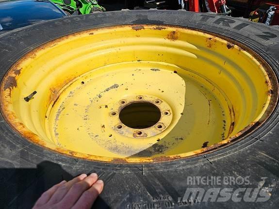John Deere NOKIAN 拖拉机/农用车