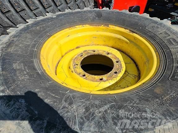 John Deere NOKIAN 拖拉机/农用车