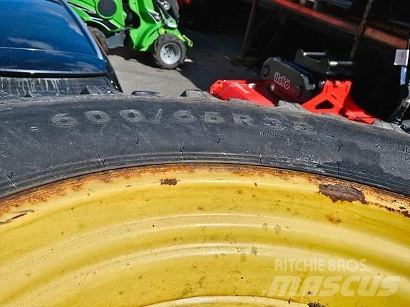 John Deere NOKIAN 拖拉机/农用车