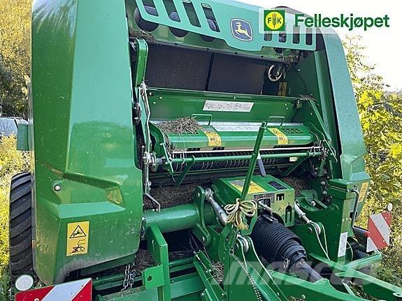 John Deere V451r 圆捆打捆机