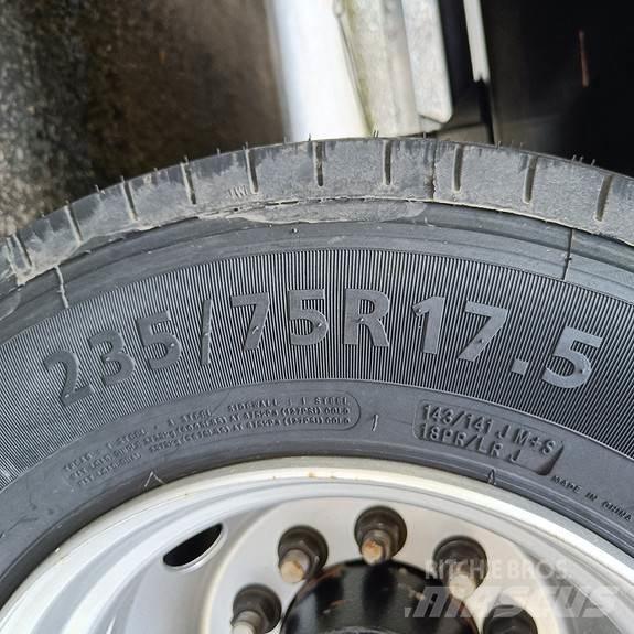 JPM LL22T 箱式拖车
