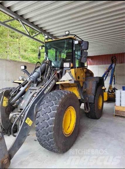 Komatsu WA200 PT 轮式装载机