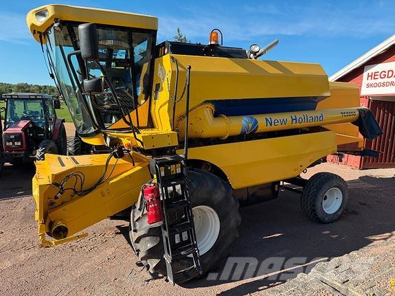 New Holland TC5050 联合收割机