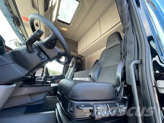 Scania R460A4X2LB 牵引车