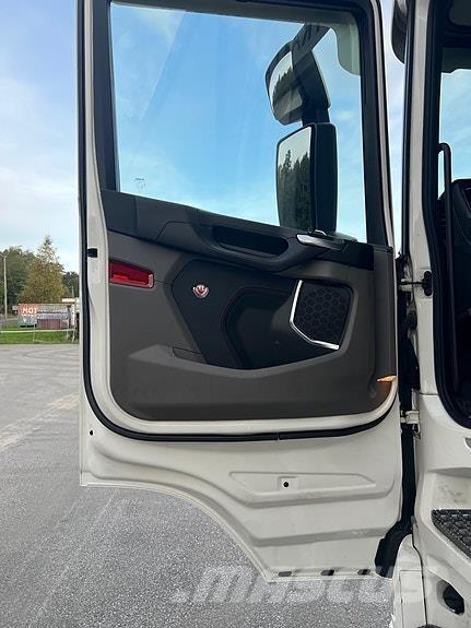 Scania R660 厢式货车