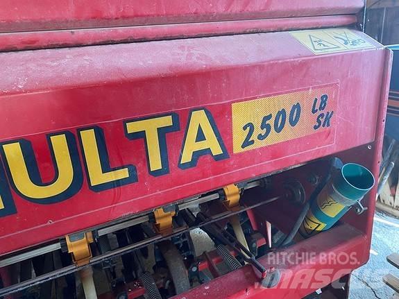 Simulta 2500 LB/SK 矿物肥料撒播机