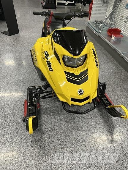 Ski-doo MXZ 120 雪地摩托车