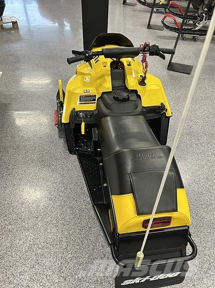 Ski-doo MXZ 120 雪地摩托车