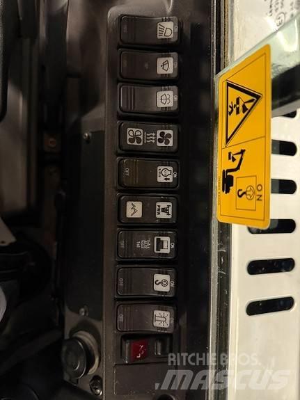 Takeuchi TB230 小型挖掘机