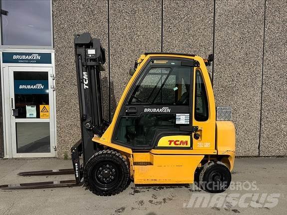 TCM FD25 柴油叉车