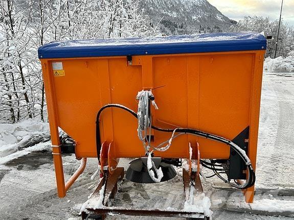  Traxos S15 VEP-490 融雪撒布机