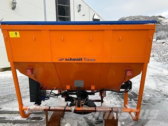  Traxos S15 VEP-490 融雪撒布机