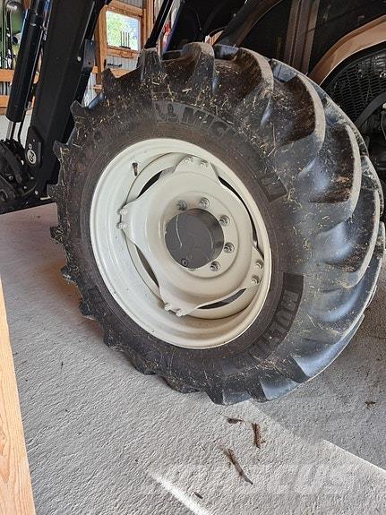 Valtra  拖拉机/农用车