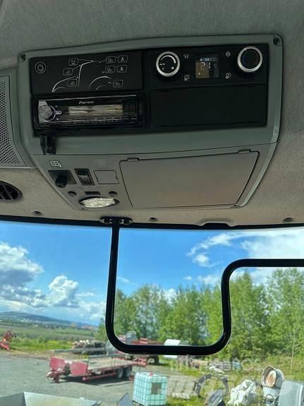 Valtra T 214 拖拉机/农用车