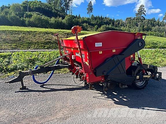   矿物肥料撒播机