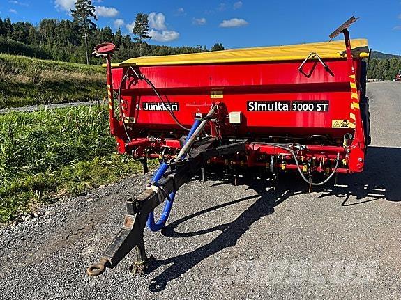   矿物肥料撒播机