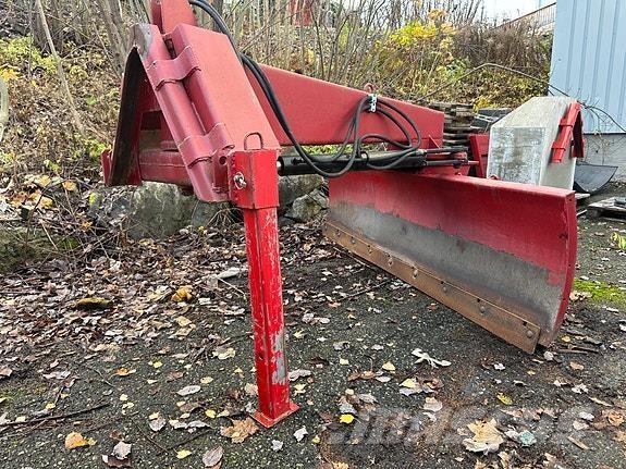   其他清扫车和扫雪车