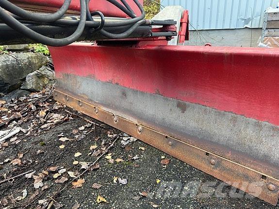   其他清扫车和扫雪车