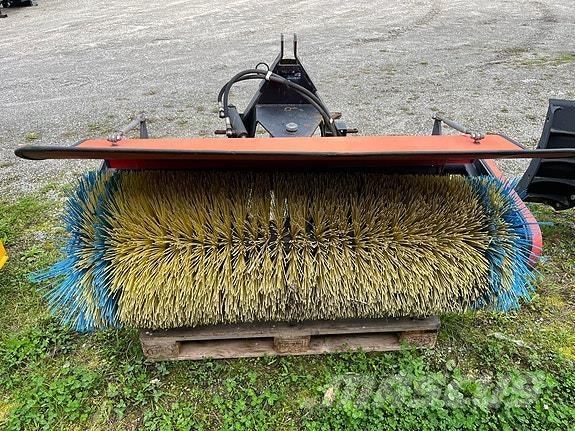   其他清扫车和扫雪车