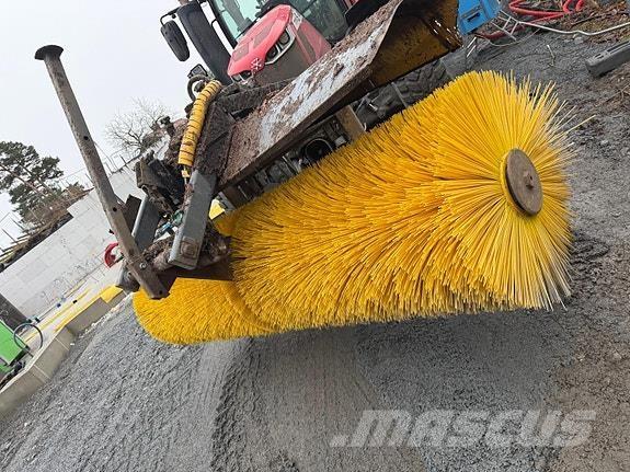   其他清扫车和扫雪车