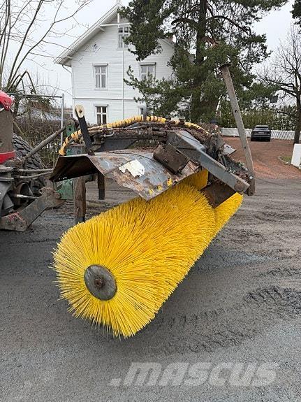   其他清扫车和扫雪车