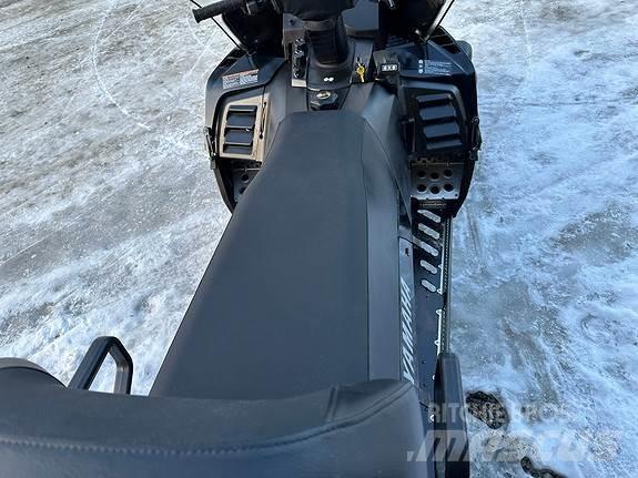 Yamaha Viking 5 雪地摩托车