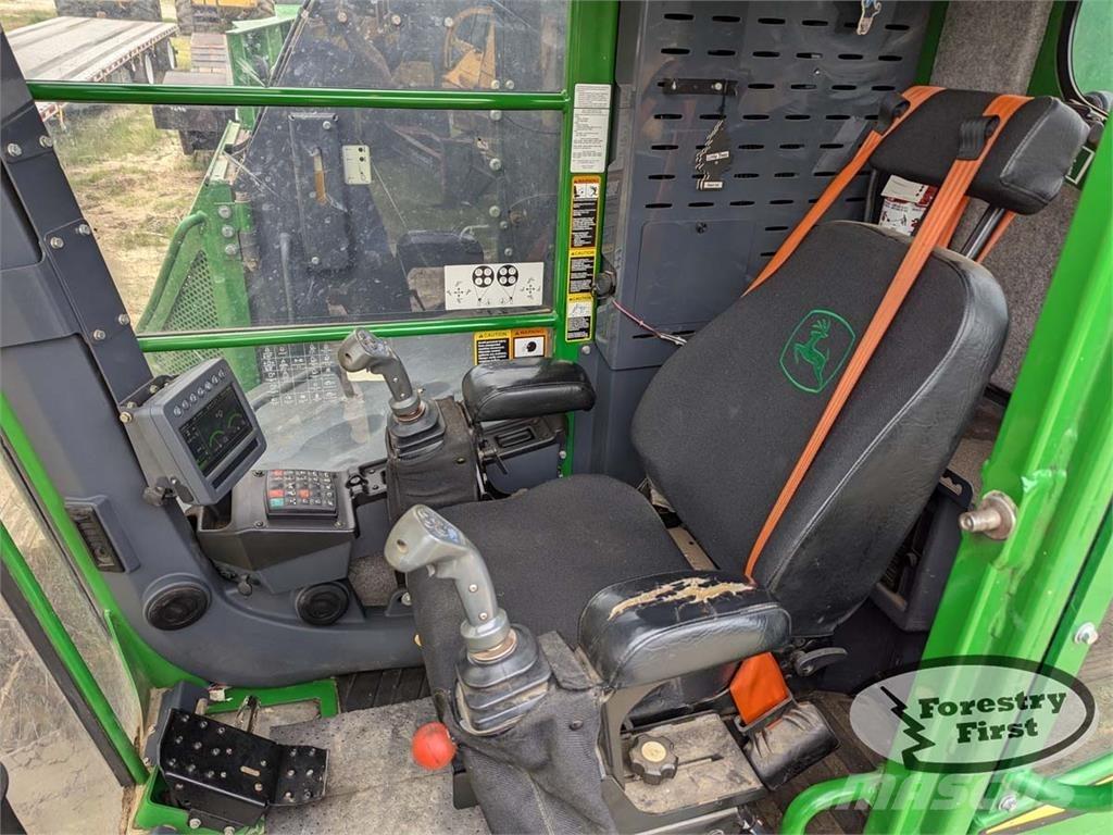 John Deere 853M 伐木机