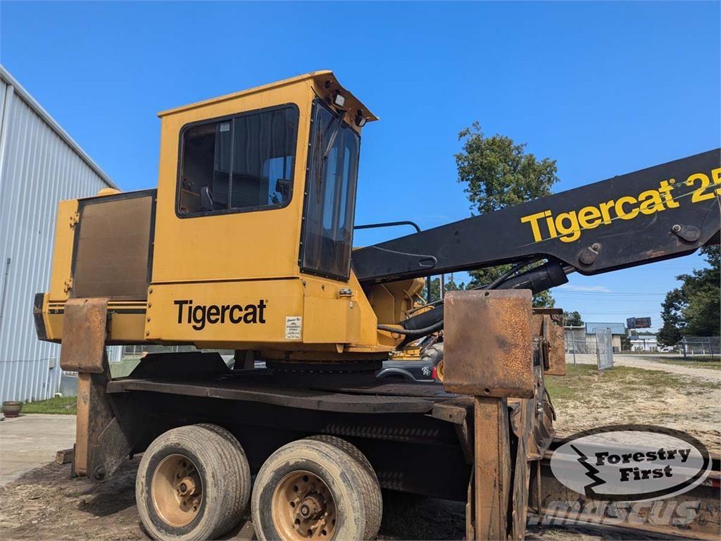 Tigercat 250D 筑床机