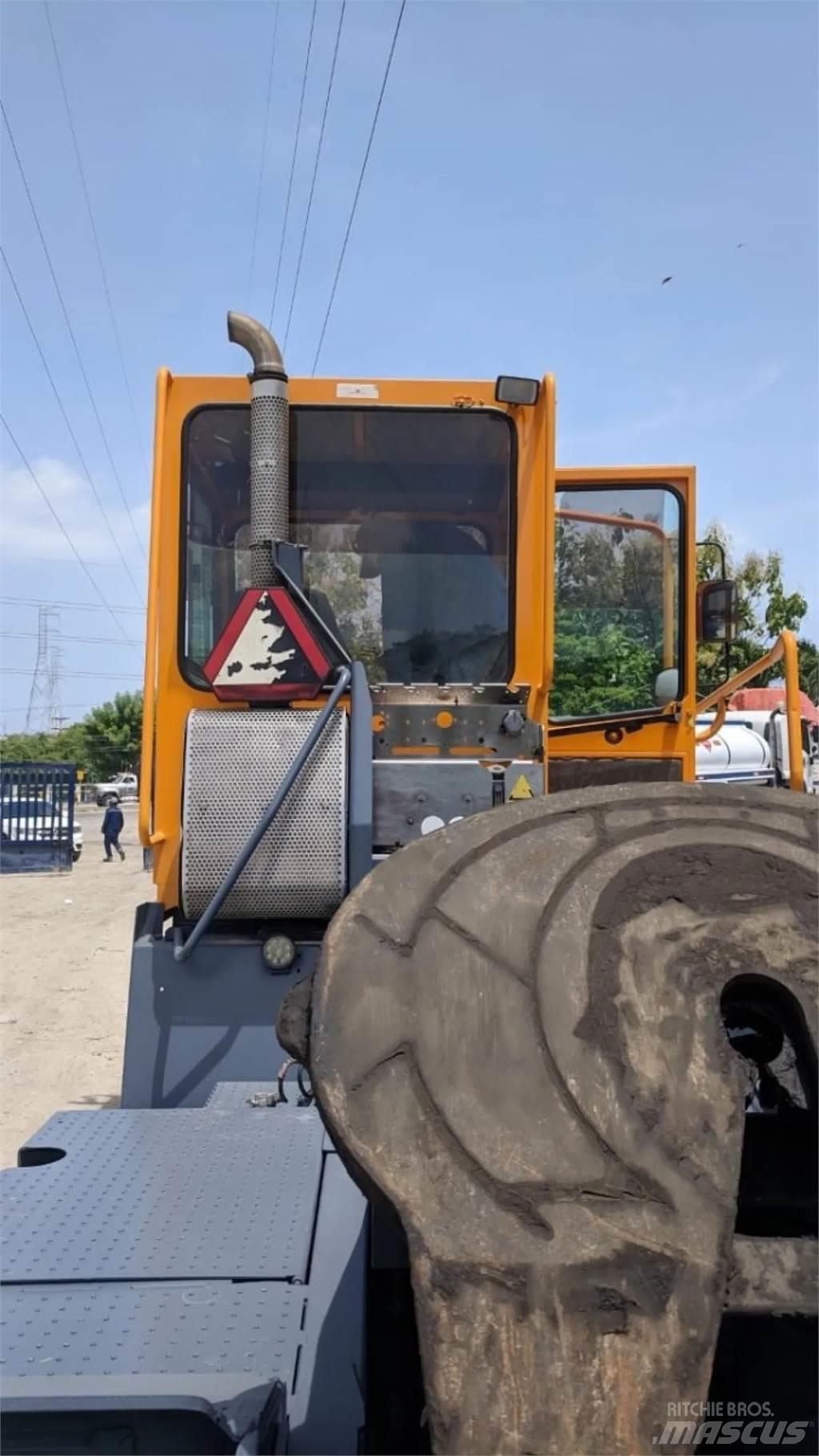 Terberg YT182 码头牵引车
