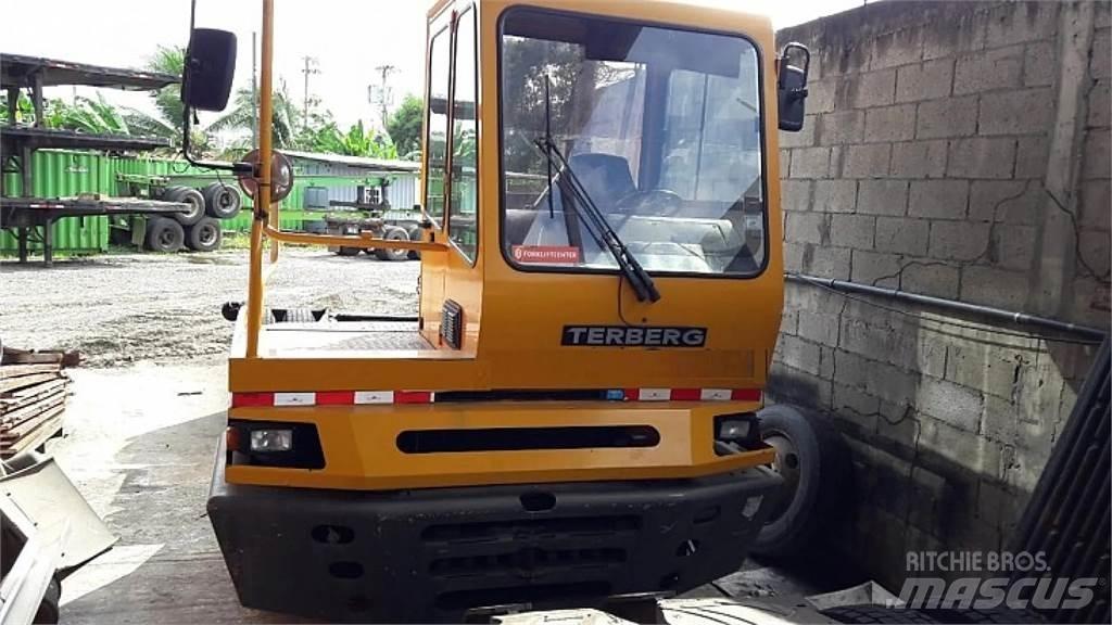 Terberg YT182 码头牵引车