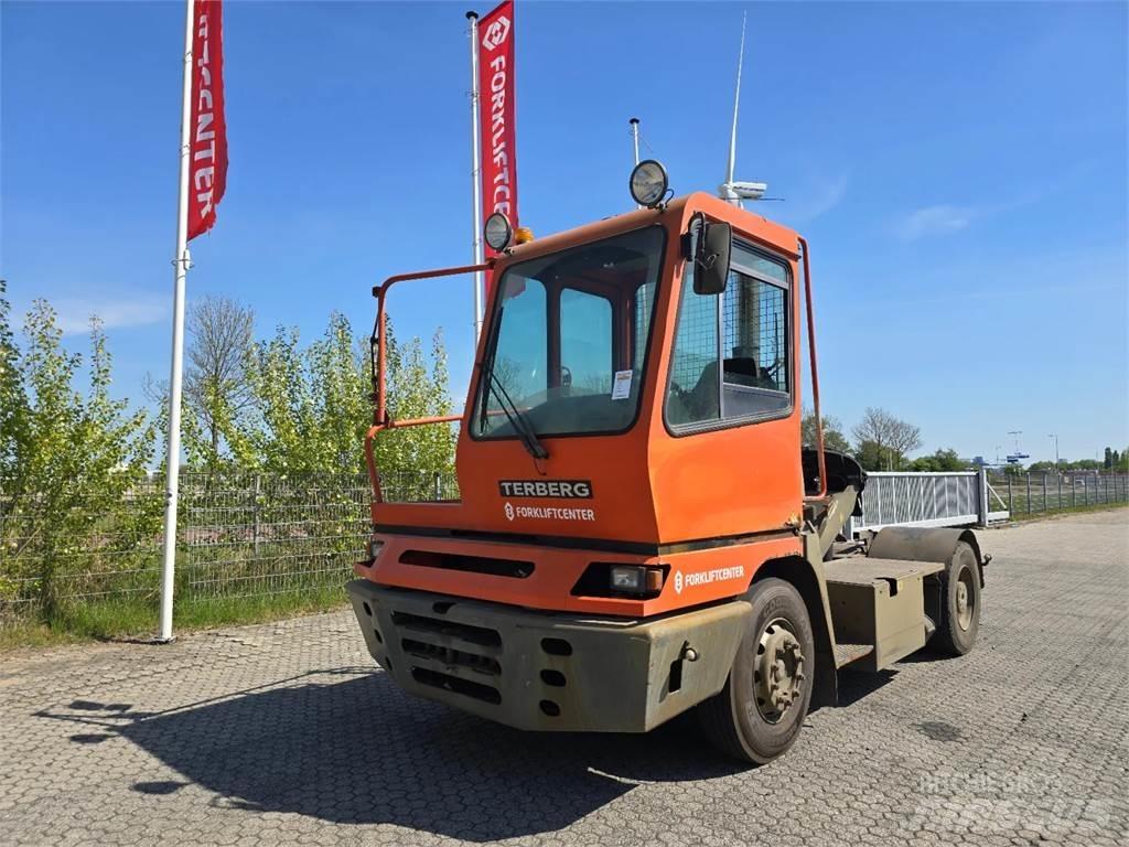 Terberg YT182 码头牵引车