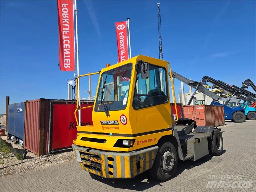 Terberg YT182 码头牵引车