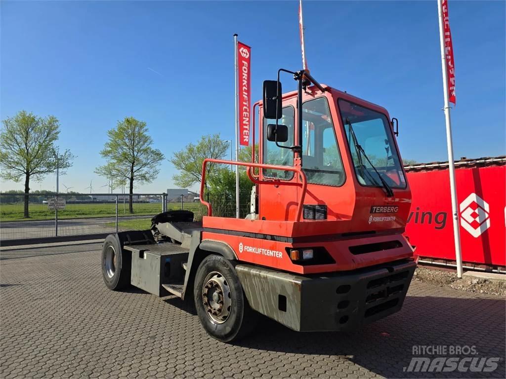 Terberg YT182 码头牵引车