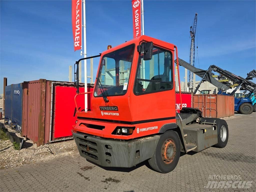 Terberg YT182 码头牵引车