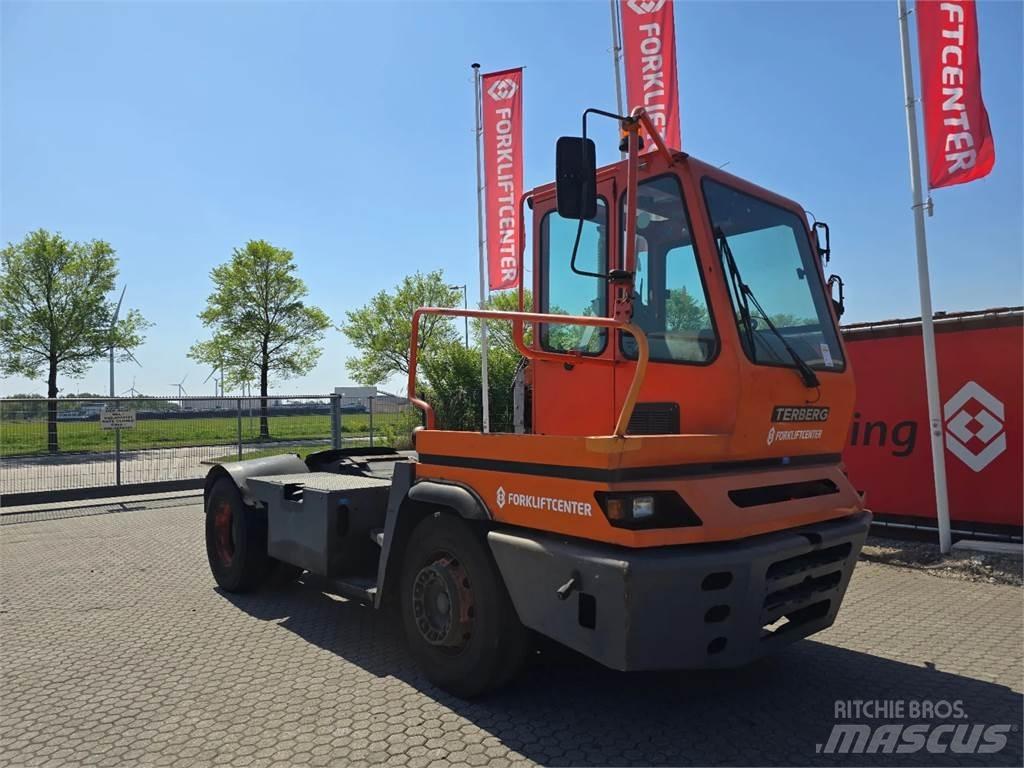 Terberg YT182 码头牵引车