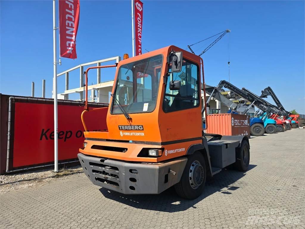 Terberg YT182 码头牵引车