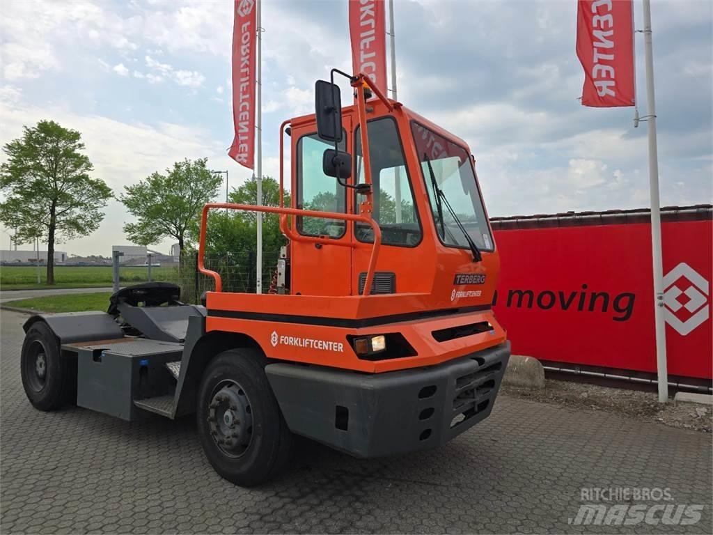 Terberg YT182 码头牵引车