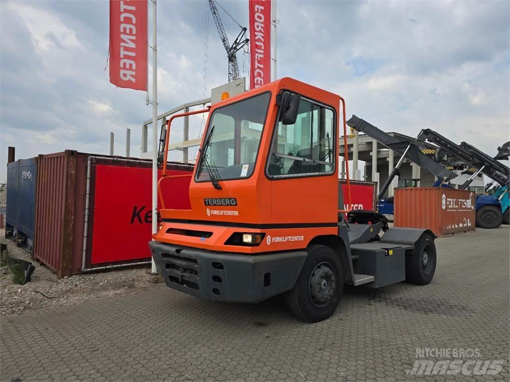 Terberg YT182 码头牵引车
