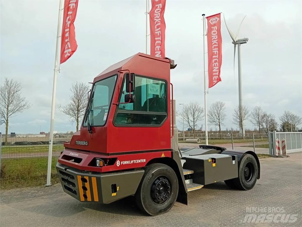 Terberg YT220 码头牵引车