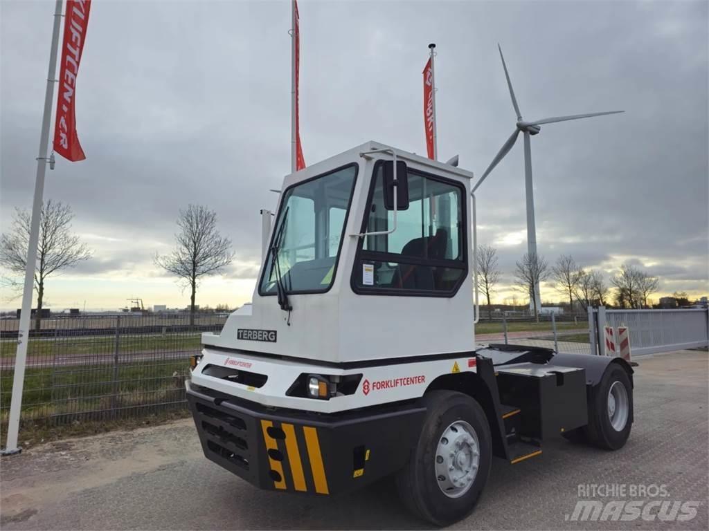 Terberg YT220 码头牵引车