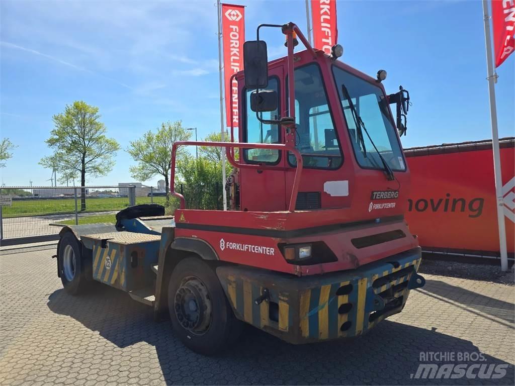 Terberg YT222 码头牵引车
