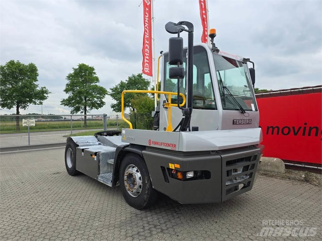 Terberg YT223 码头牵引车