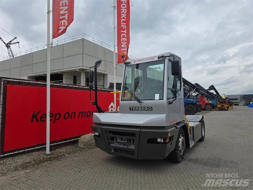 Terberg YT223 码头牵引车
