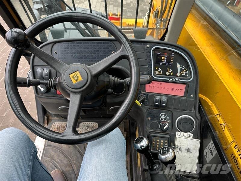 JCB 535-95 伸缩臂叉装车|叉装车