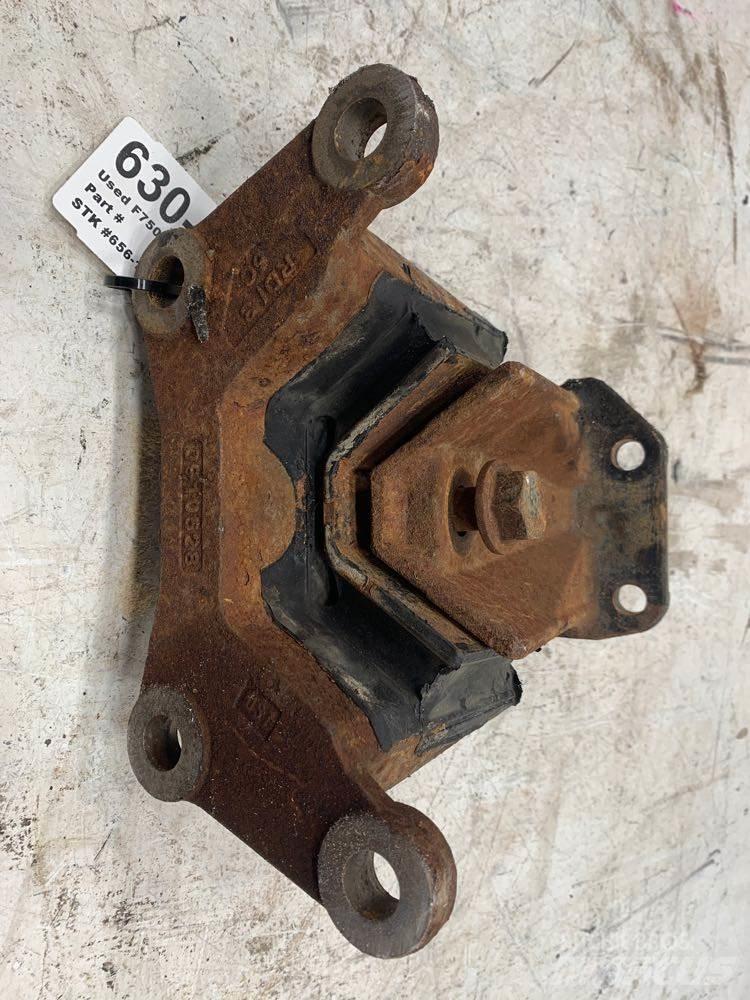 Ford F750 驾驶室与内部