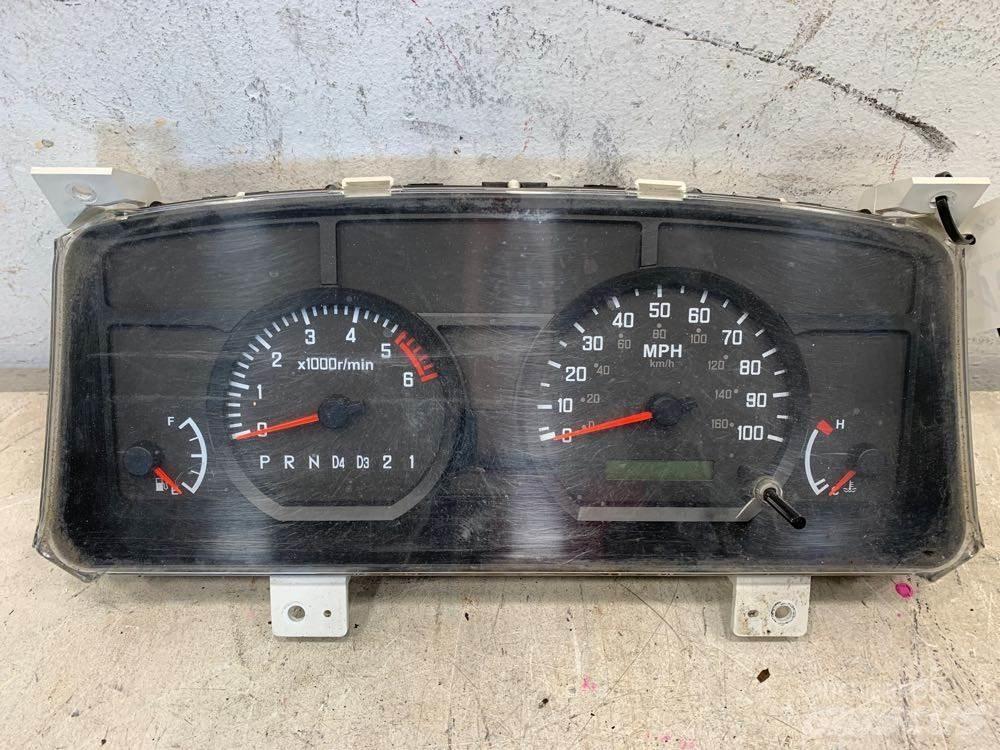 Isuzu NPR 运输工具-其他