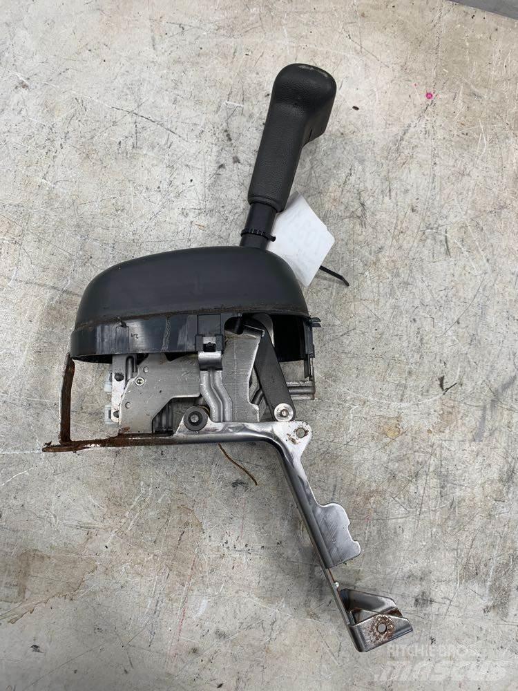 Isuzu NPR 运输工具-其他