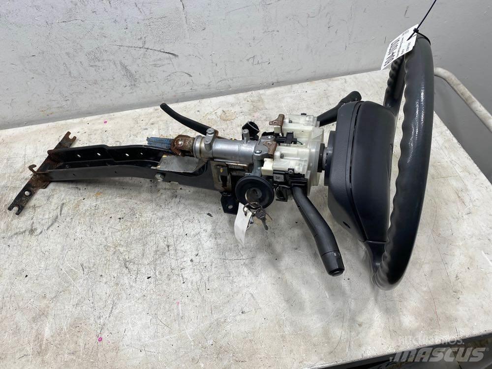 Isuzu NPR 运输工具-其他