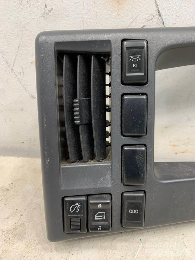 Isuzu NPR 运输工具-其他
