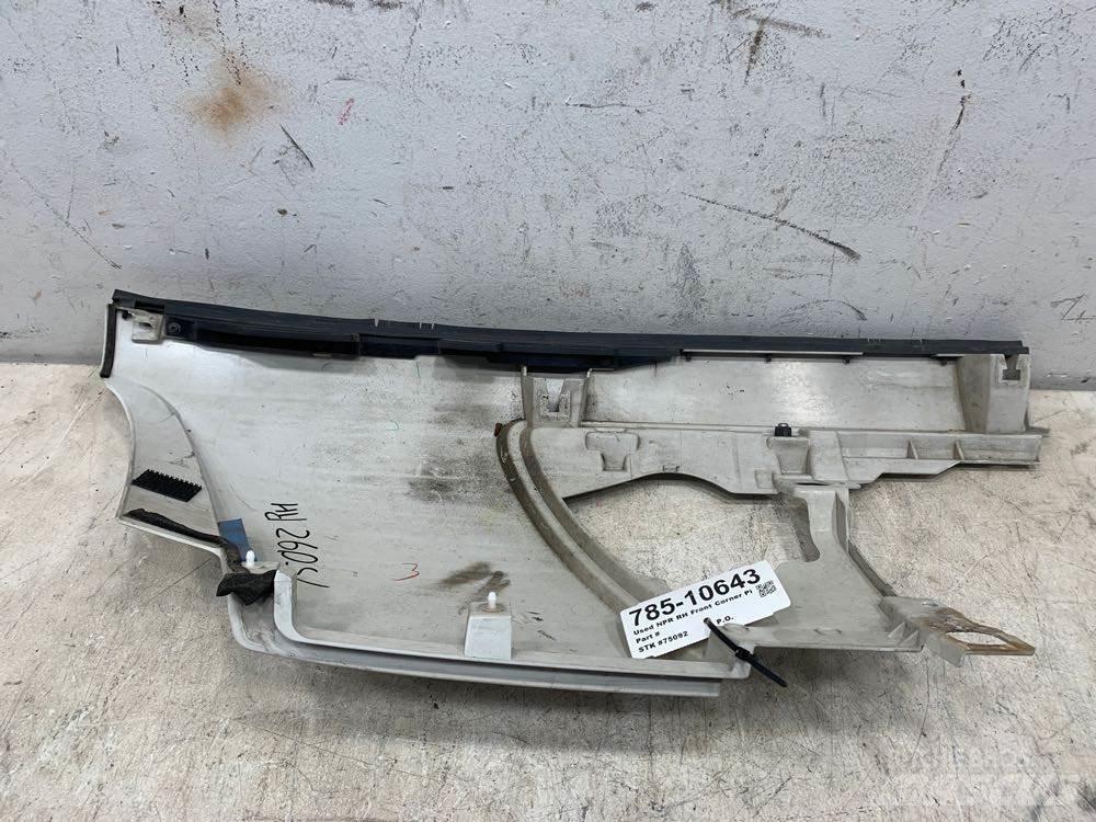 Isuzu NPR 驾驶室与内部